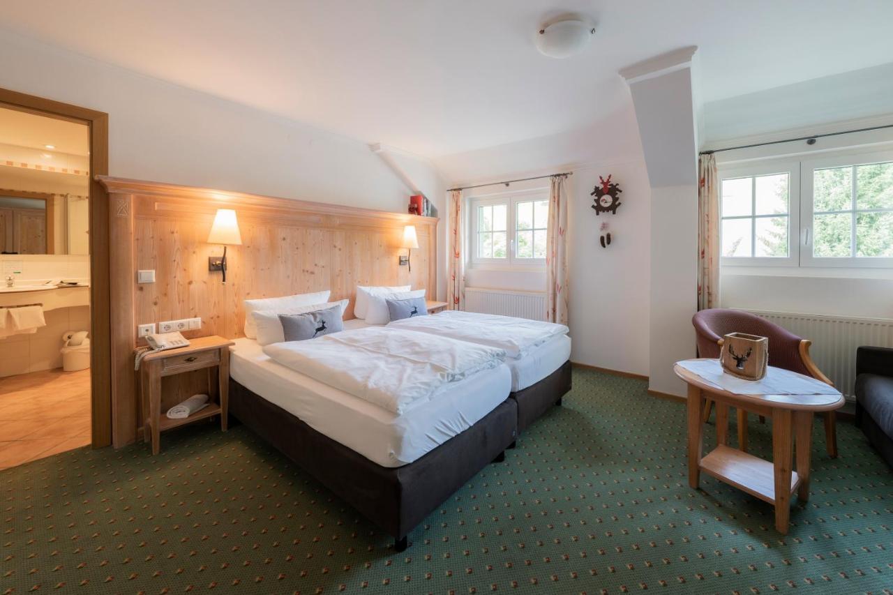 Gruener Baum Naturparkhotel & Schwarzwald-Restaurant ทอดท์เนา ภายนอก รูปภาพ