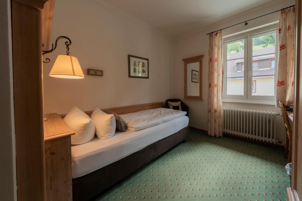 Gruener Baum Naturparkhotel & Schwarzwald-Restaurant ทอดท์เนา ภายนอก รูปภาพ