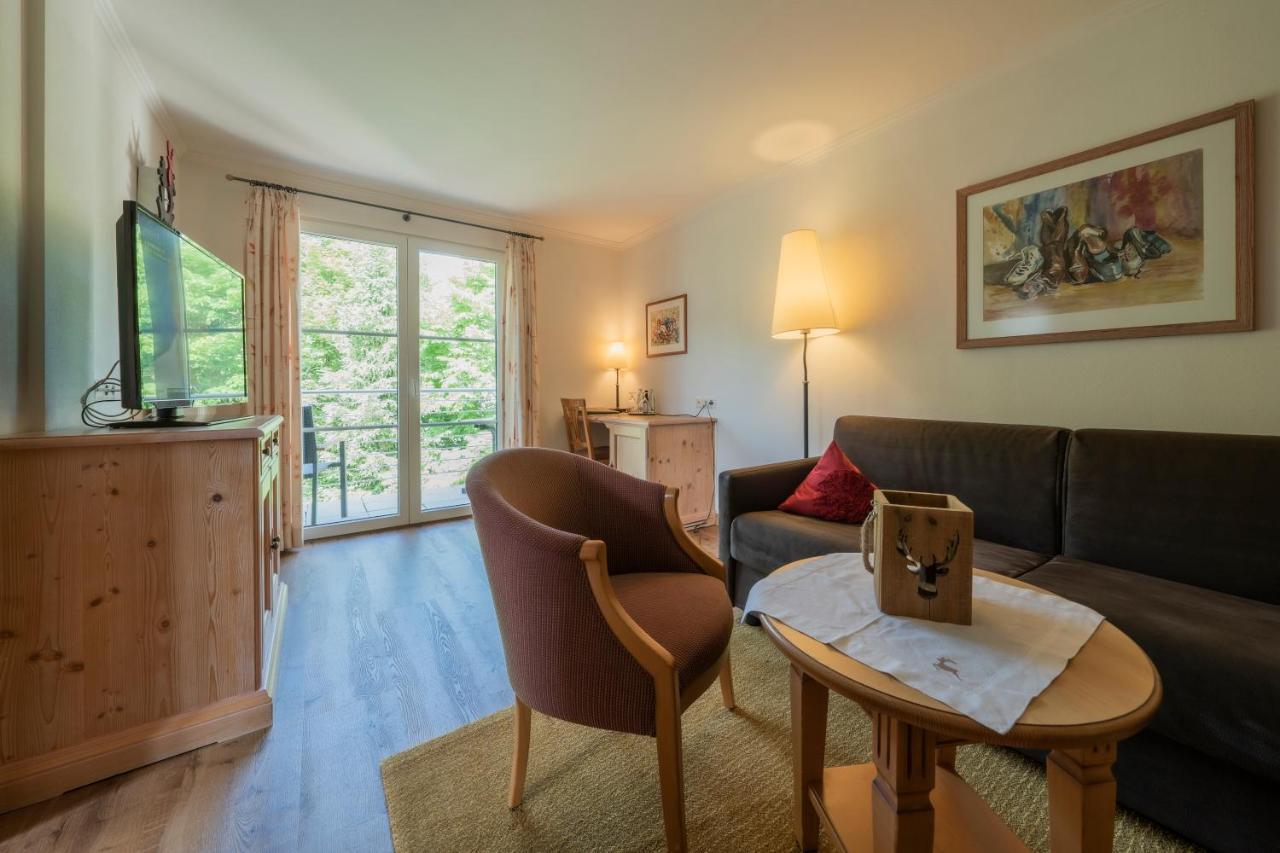 Gruener Baum Naturparkhotel & Schwarzwald-Restaurant ทอดท์เนา ภายนอก รูปภาพ