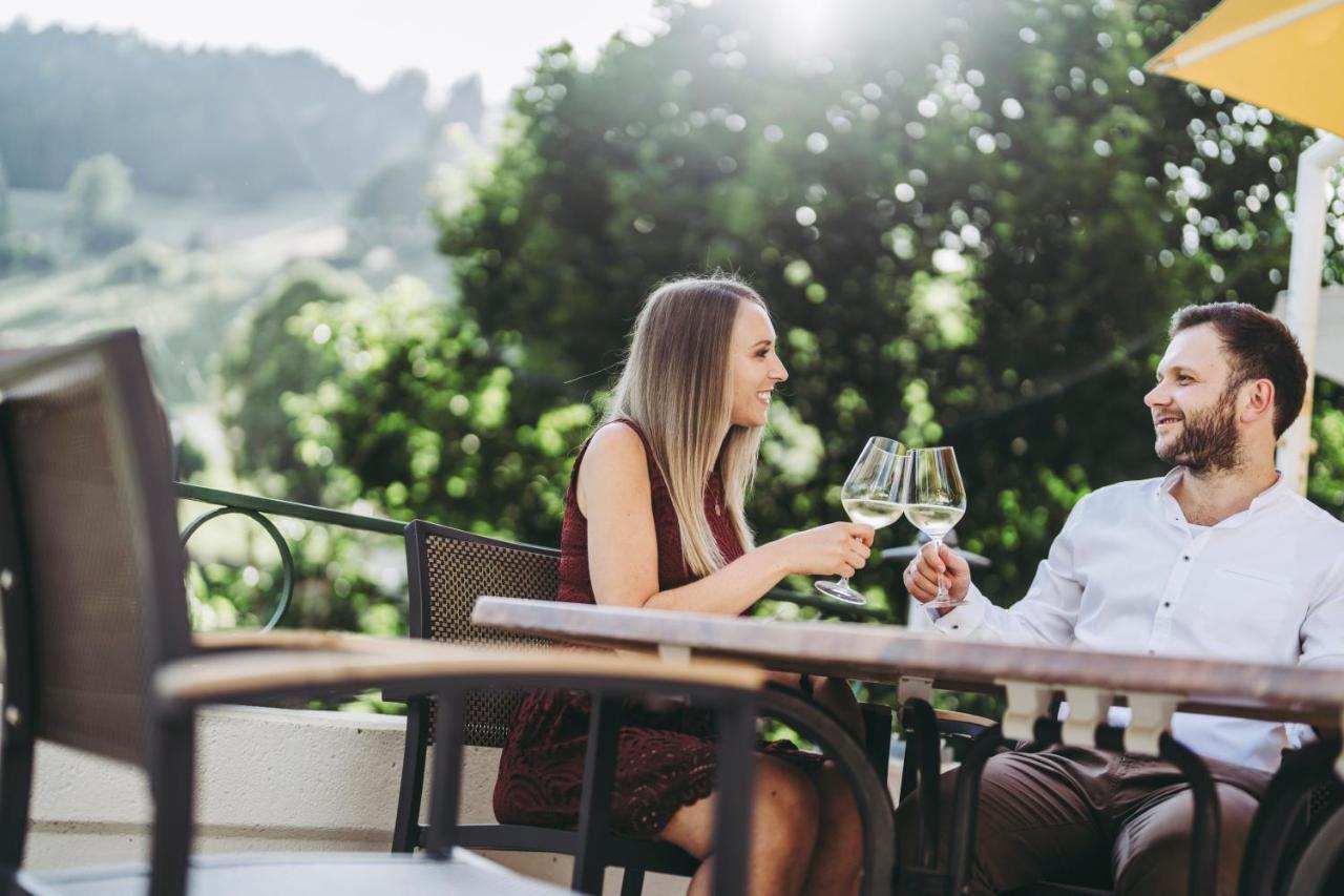Gruener Baum Naturparkhotel & Schwarzwald-Restaurant ทอดท์เนา ภายนอก รูปภาพ