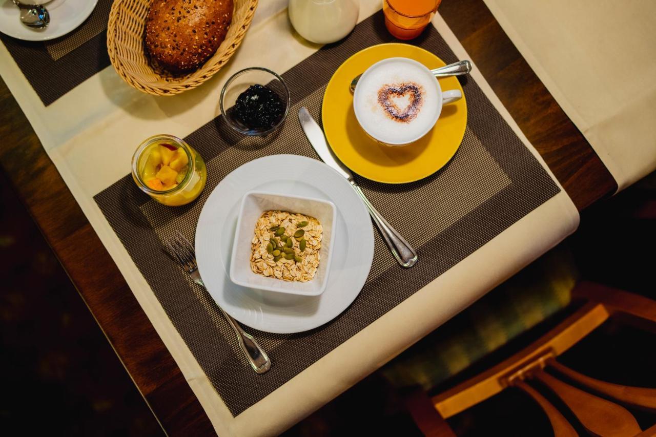 Gruener Baum Naturparkhotel & Schwarzwald-Restaurant ทอดท์เนา ภายนอก รูปภาพ