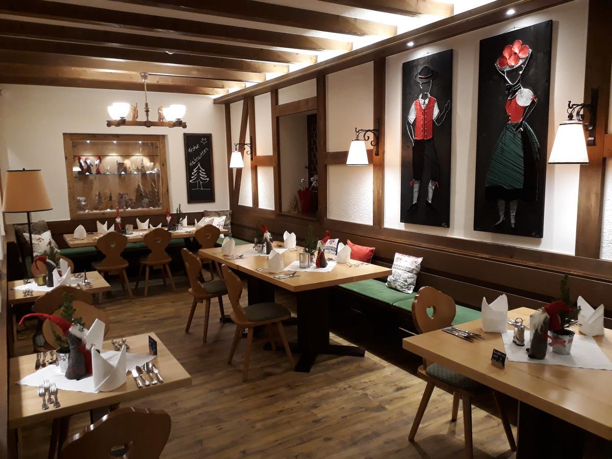 Gruener Baum Naturparkhotel & Schwarzwald-Restaurant ทอดท์เนา ภายนอก รูปภาพ