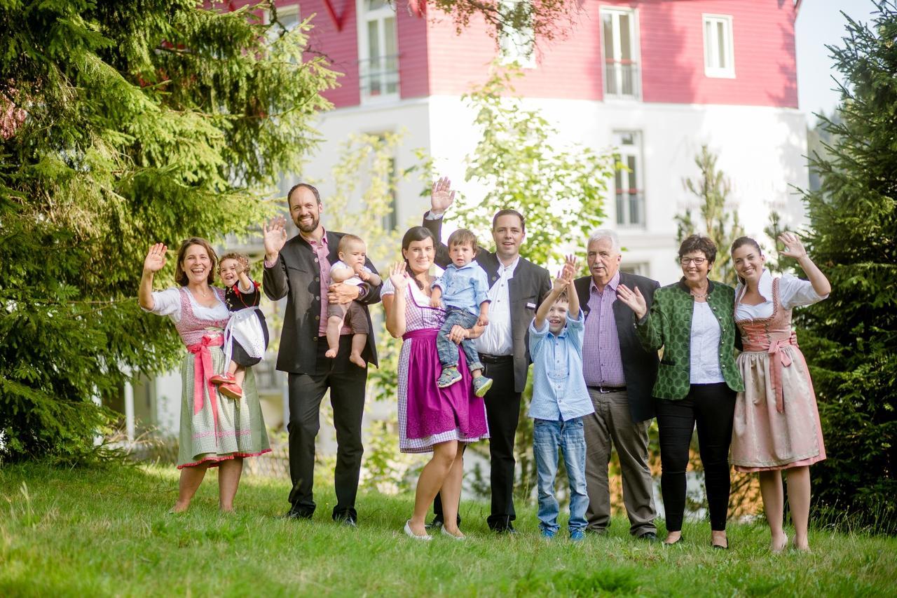 Gruener Baum Naturparkhotel & Schwarzwald-Restaurant ทอดท์เนา ภายนอก รูปภาพ