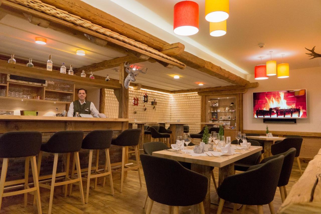 Gruener Baum Naturparkhotel & Schwarzwald-Restaurant ทอดท์เนา ภายนอก รูปภาพ