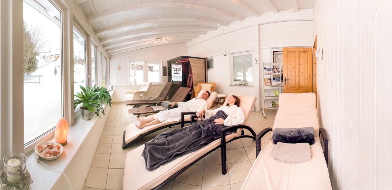 Gruener Baum Naturparkhotel & Schwarzwald-Restaurant ทอดท์เนา ภายนอก รูปภาพ