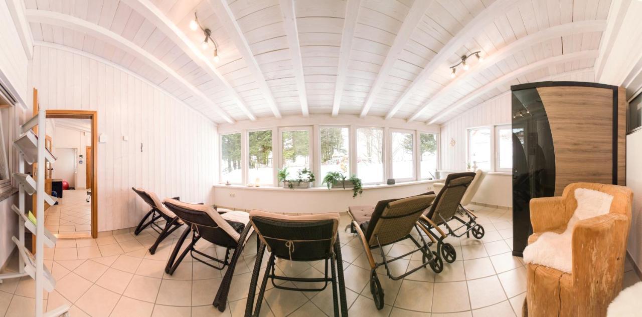 Gruener Baum Naturparkhotel & Schwarzwald-Restaurant ทอดท์เนา ภายนอก รูปภาพ