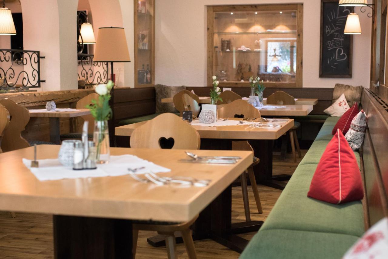 Gruener Baum Naturparkhotel & Schwarzwald-Restaurant ทอดท์เนา ภายนอก รูปภาพ