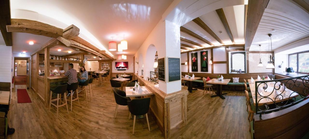 Gruener Baum Naturparkhotel & Schwarzwald-Restaurant ทอดท์เนา ภายนอก รูปภาพ